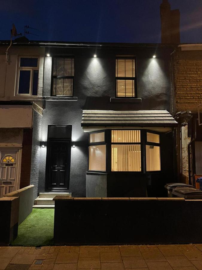 Lovely 2-Bed Apartment In Blackpool Secret House Exterior photo